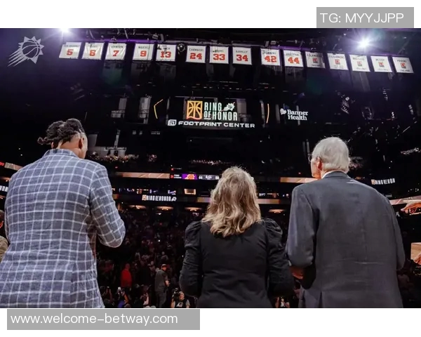 布克在纳什指导下主动担责太阳新赛季迎来最佳领袖导师