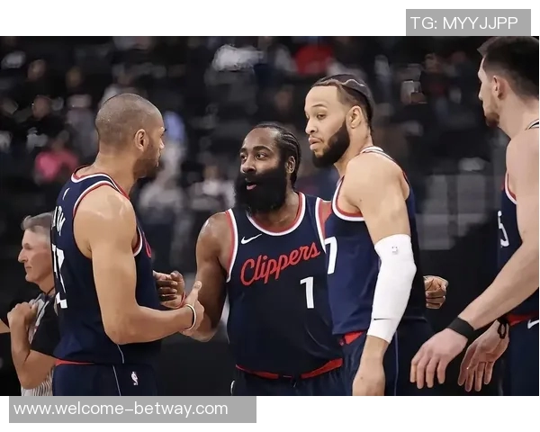 快船前后表现反差巨大前27场惨淡14场逆袭成强队