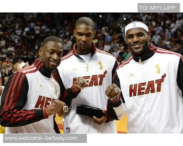 詹宁斯高尔夫赛事盛况空前韦德皮尔斯阿里纳斯等明星齐聚助阵